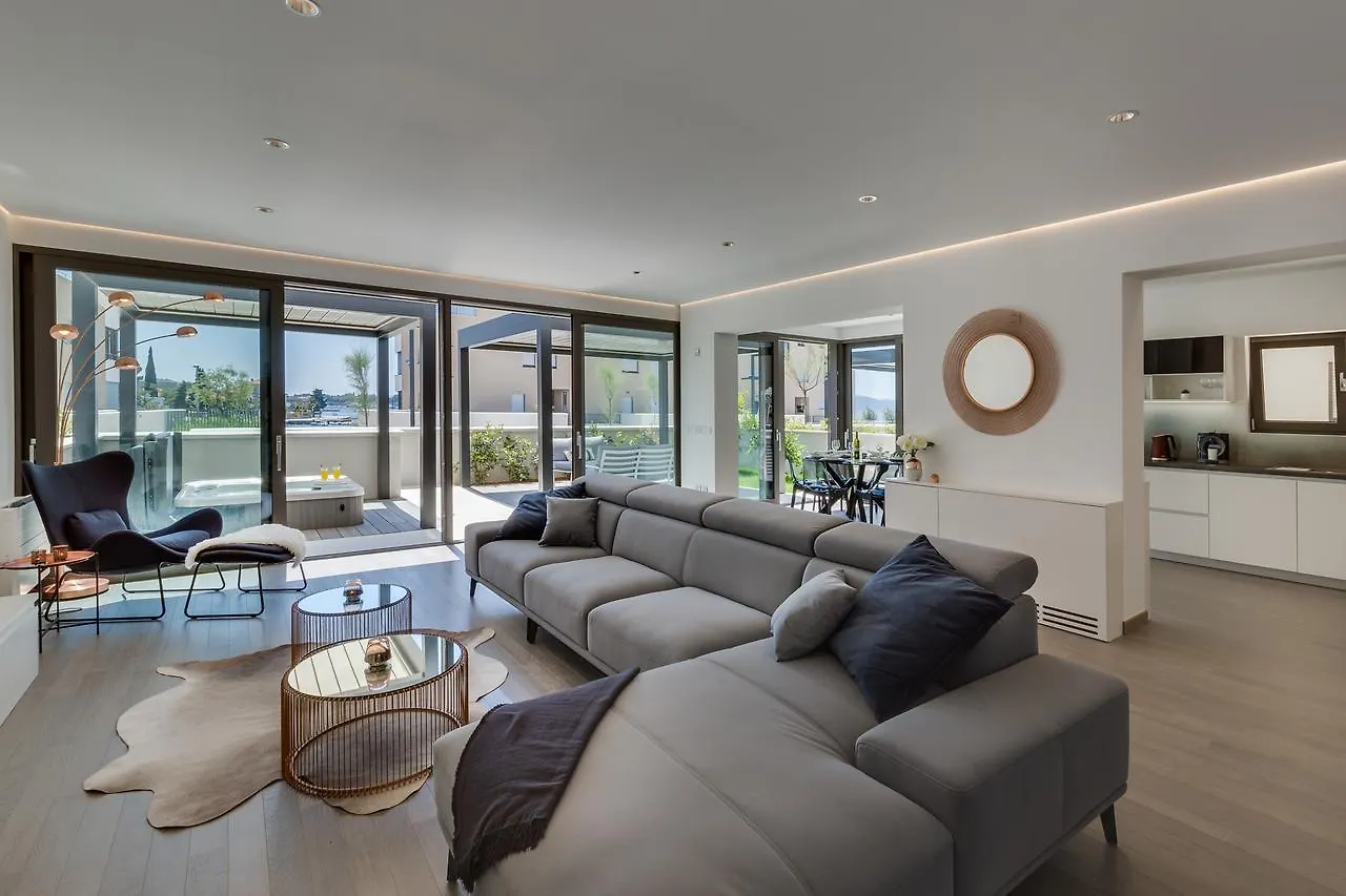 Shell Luxury Residences With Pool And Whirlpool Zadar