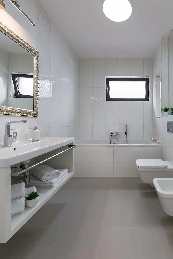 Shell Luxury Residences With Pool And Whirlpool Zadar Apartment