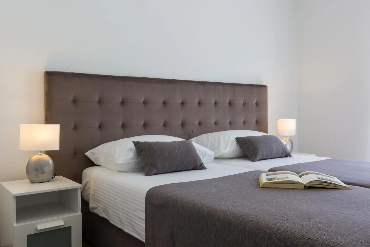 Shell Luxury Residences With Pool And Whirlpool Zadar Apartment