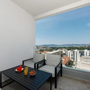 Malo Center - Rooftop, Wifi, Parking Zadar