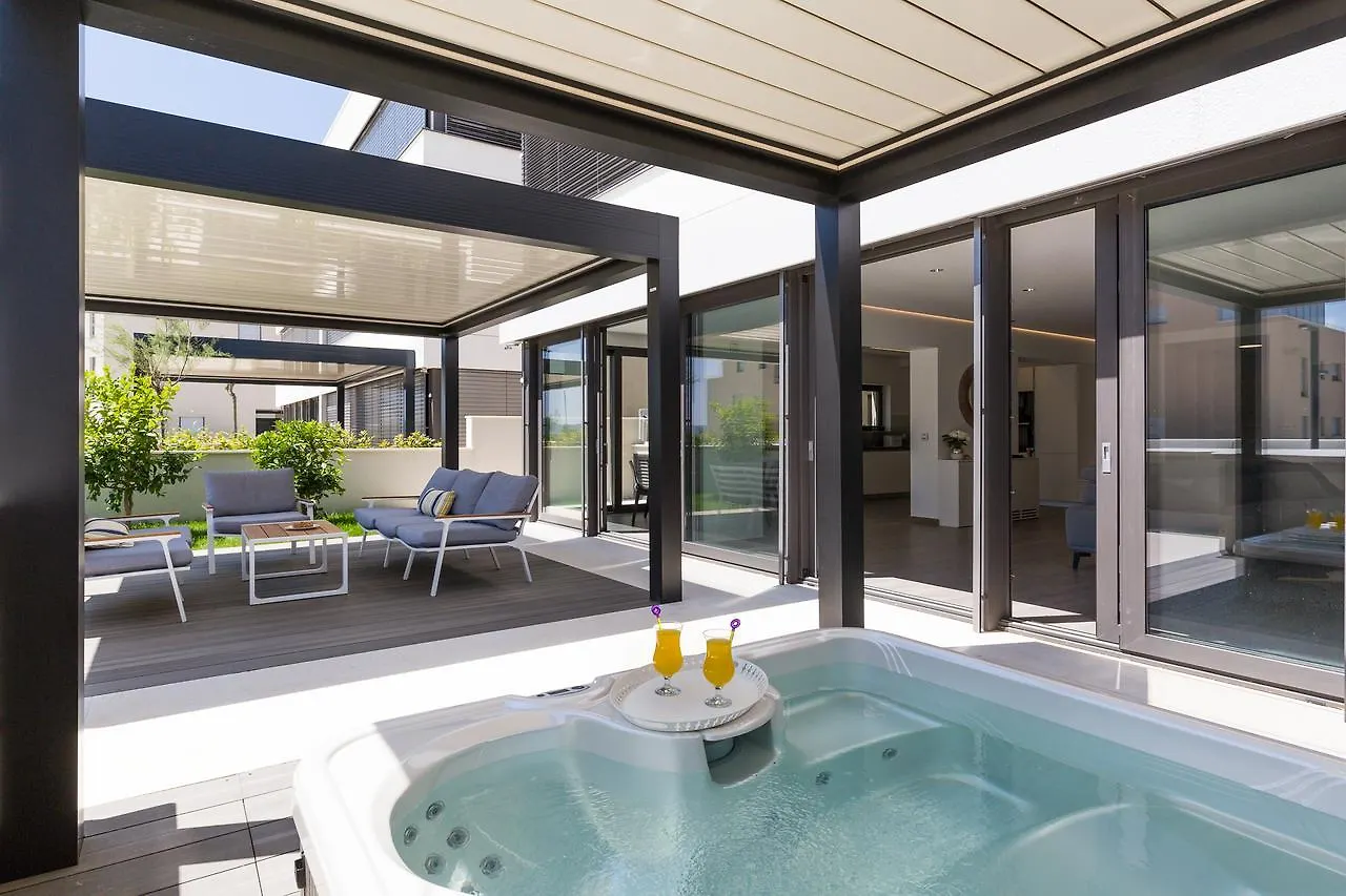 Shell Luxury Residences With Pool And Whirlpool Zadar