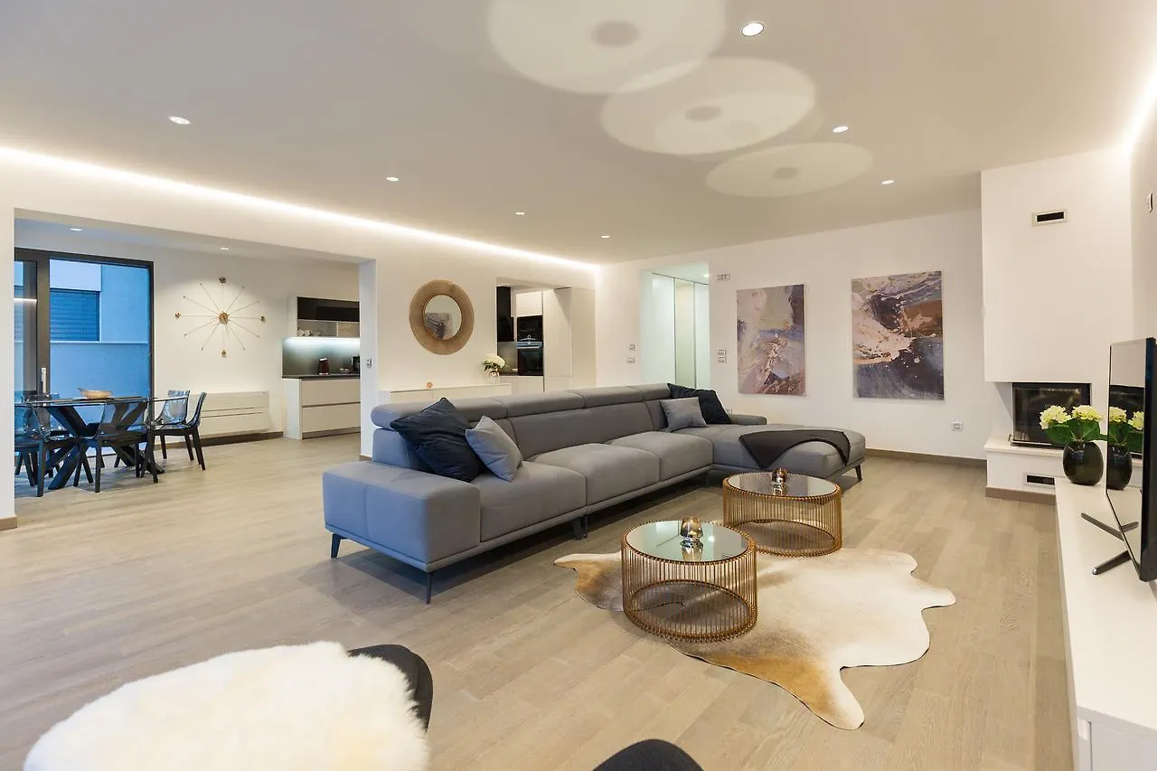 Shell Luxury Residences With Pool And Whirlpool Zadar Apartment