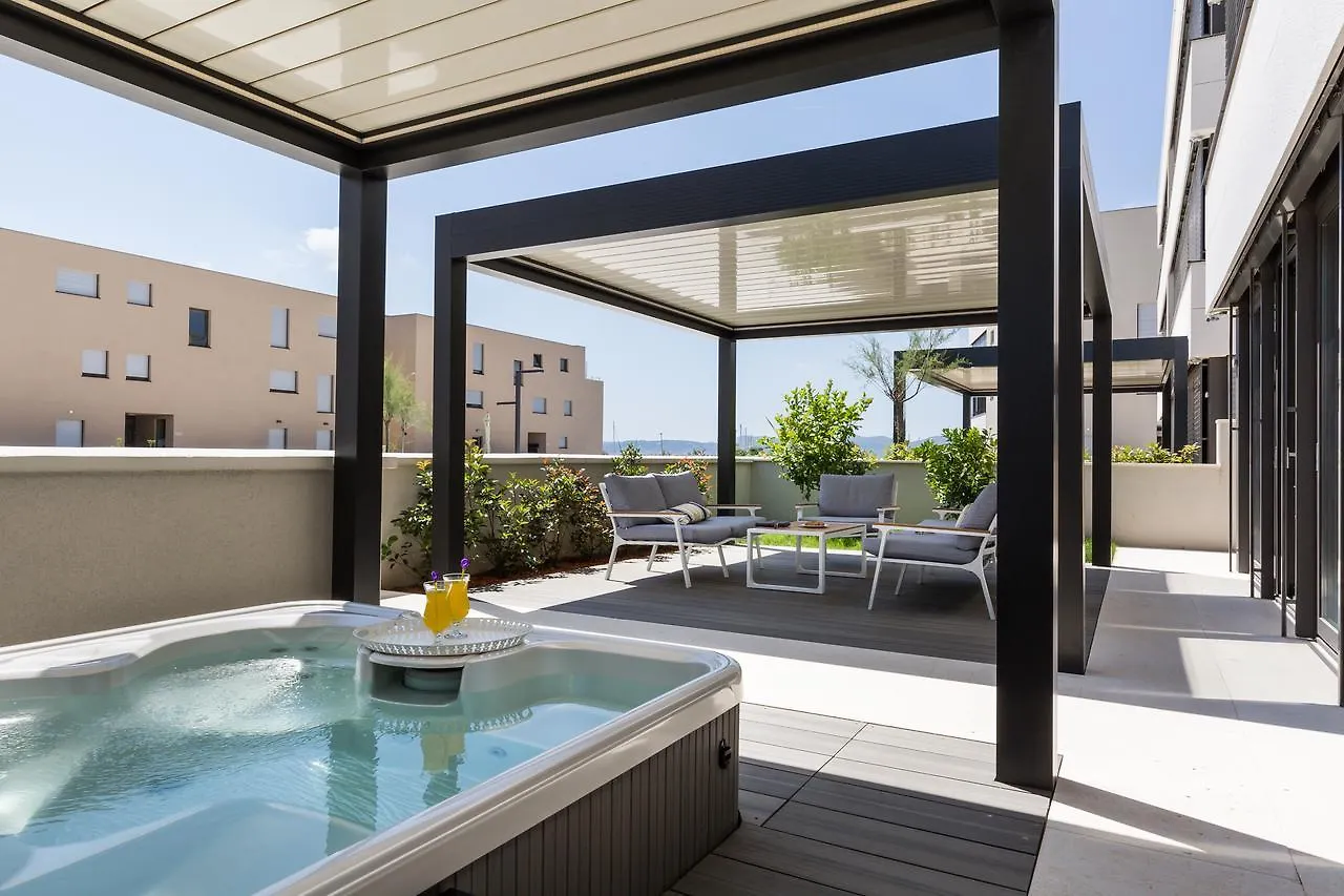 Shell Luxury Residences With Pool And Whirlpool Zadar 0*,