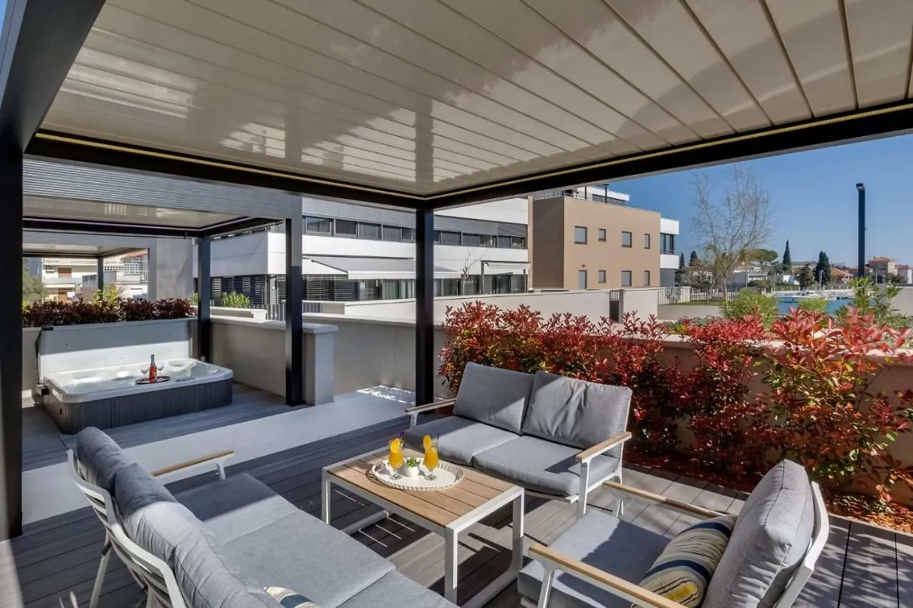 Shell Luxury Residences With Pool And Whirlpool Zadar Apartment