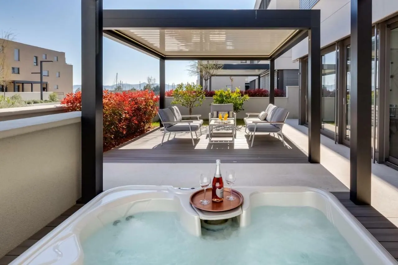 Shell Luxury Residences With Pool And Whirlpool Zadar