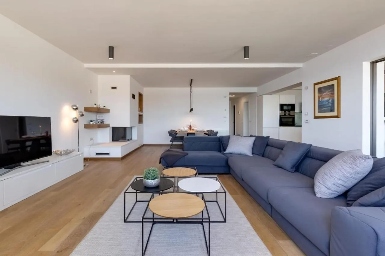 Shell Luxury Residences With Pool And Whirlpool Zadar Apartment