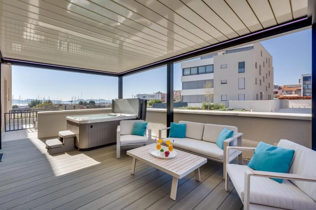 Shell Luxury Residences With Pool And Whirlpool Zadar Apartment