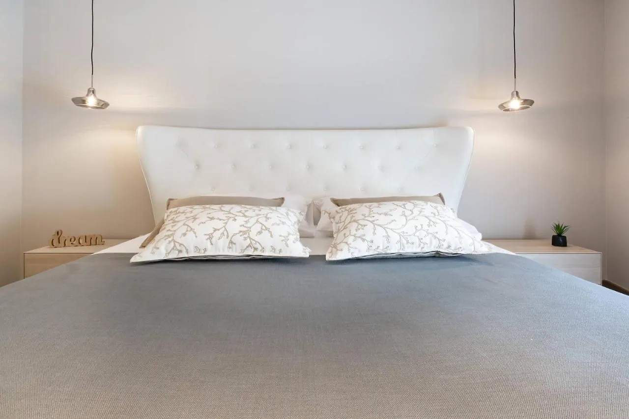 Shell Luxury Residences With Pool And Whirlpool Zadar Apartment