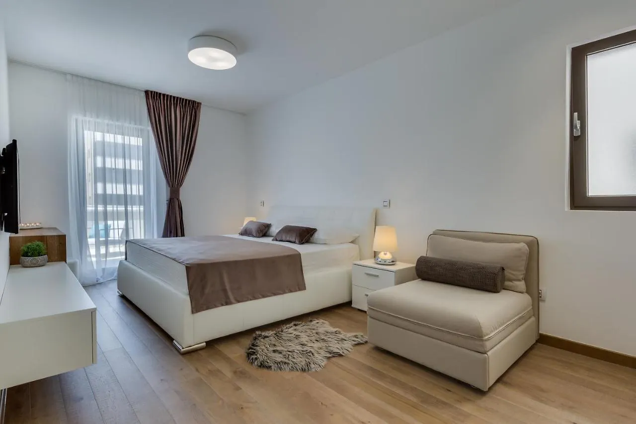 Shell Luxury Residences With Pool And Whirlpool Zadar Apartment